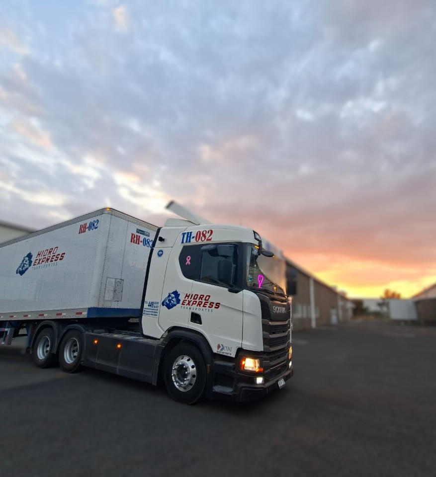 Equipo y unidades de Transportes HidroExpress